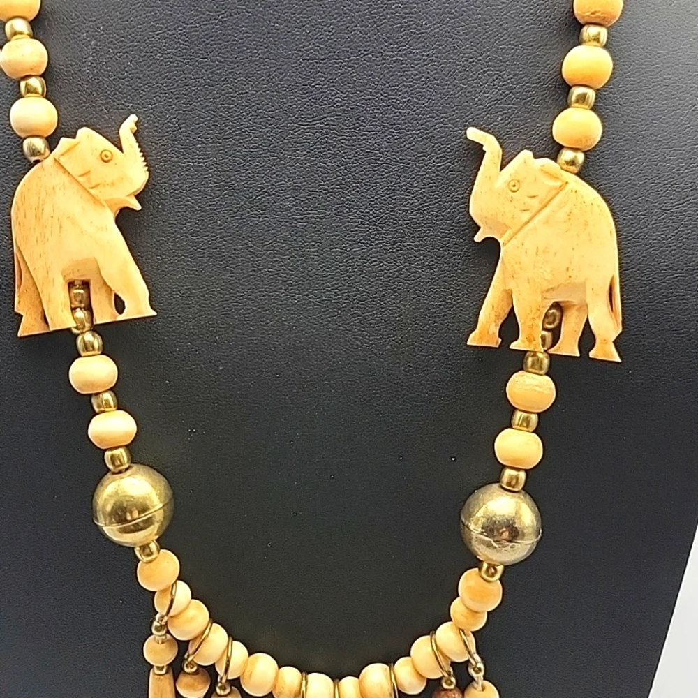 VTG Statement Tribal Bone Bovine Elephant Charm Beaded Gold Tone Necklace Ethnic